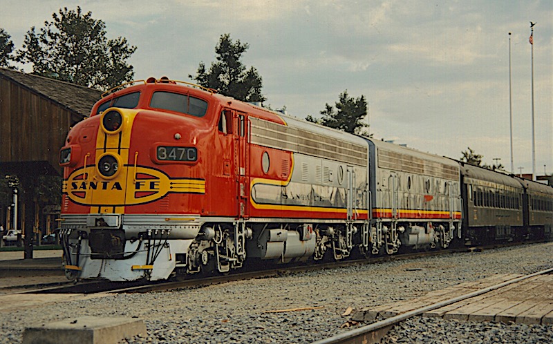 SF   F-unit loco 347 (1).jpg