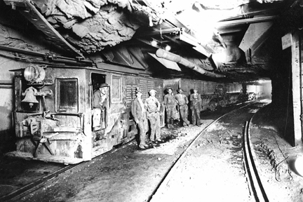Phelps Dodge loco in Hopewell Tunnel - Schwedler.jpg