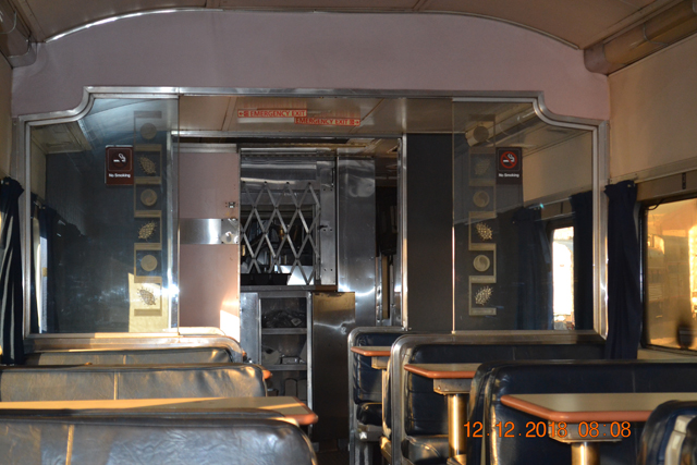 Amtrak 8509 banquette glass partitions December 2018.jpg