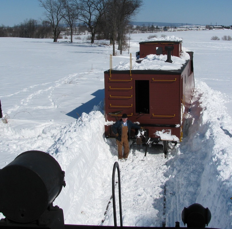 small #475 and snow plowing 2-12-10 025.jpg