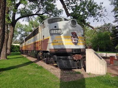 CPR Locomotive 1424 and 1418.jpg