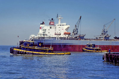 CS-TUGS-GRAY-AND-DUNN-WITH-JIM-BOYD-P-COOK-PHOTO.jpg