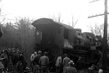 3713-wreck3-No313-2mi-S-ofLeabnonNH-BakersXing-11-49.jpg
