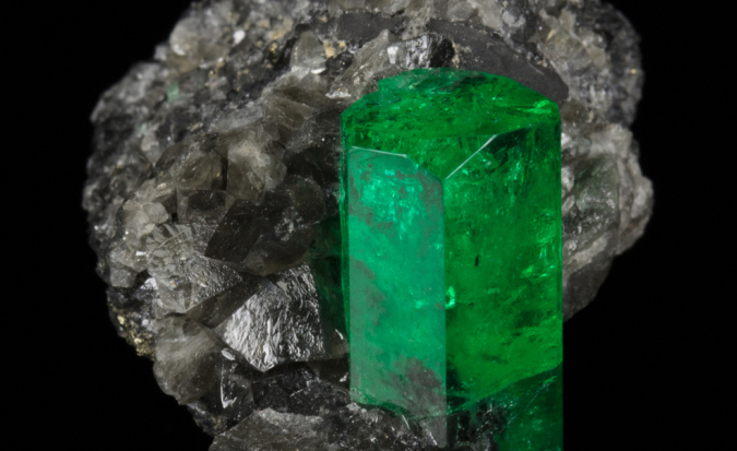 muzoemeraldoncalcite.jpg