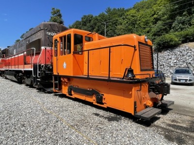 GE 25 T resized 2.jpg