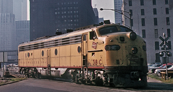 MILW38C 8-20-1976  on north leads to Chicago Union Station.JPG
