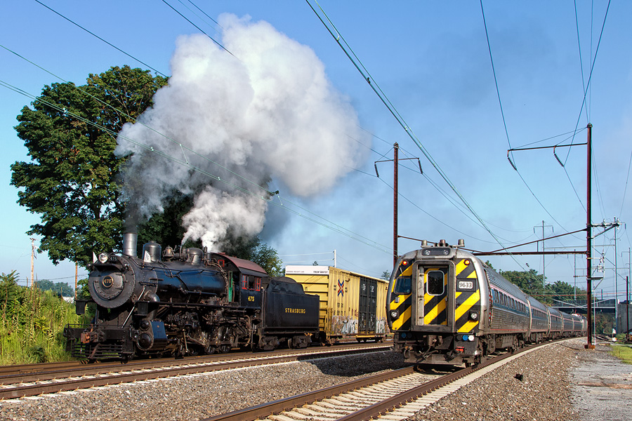 NW 475 n Amtrak LR.jpg