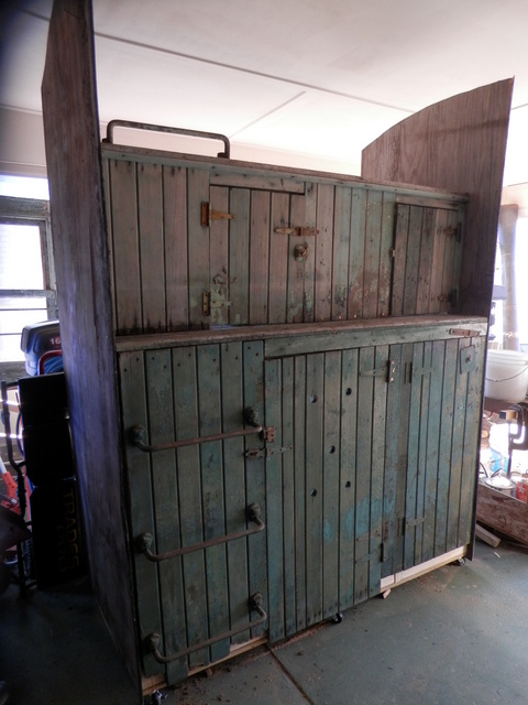 caboose cupboards 003.JPG
