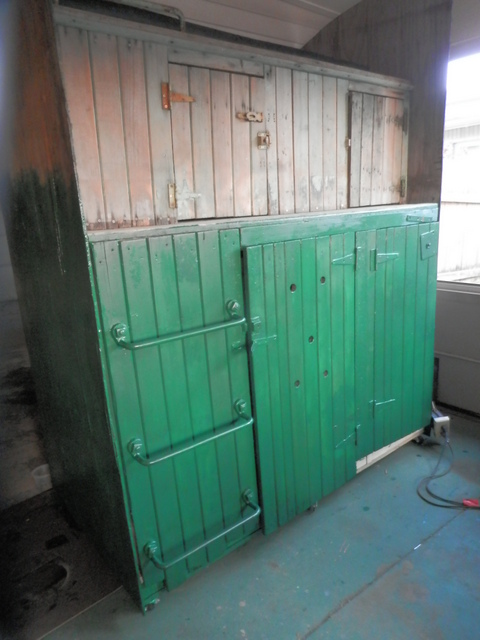 caboose cupboards 002.JPG