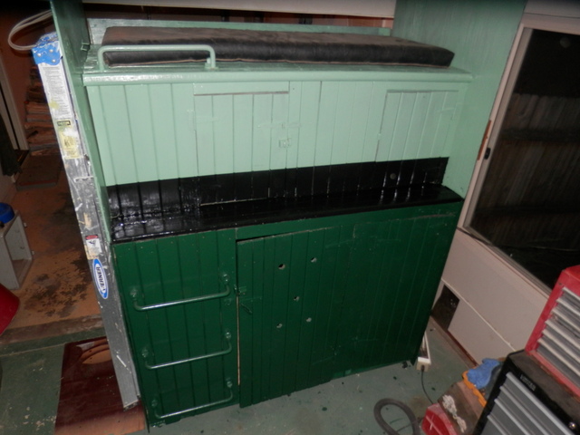 caboose cupboards 006.JPG