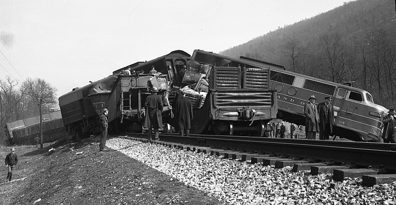 wreck b&o diesel 031448 02.jpg