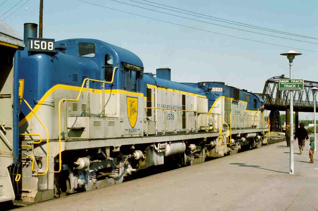 6666PS1 D&H Adirondack at Albany, NY, with 1508 and 5008  10-5-74.jpg