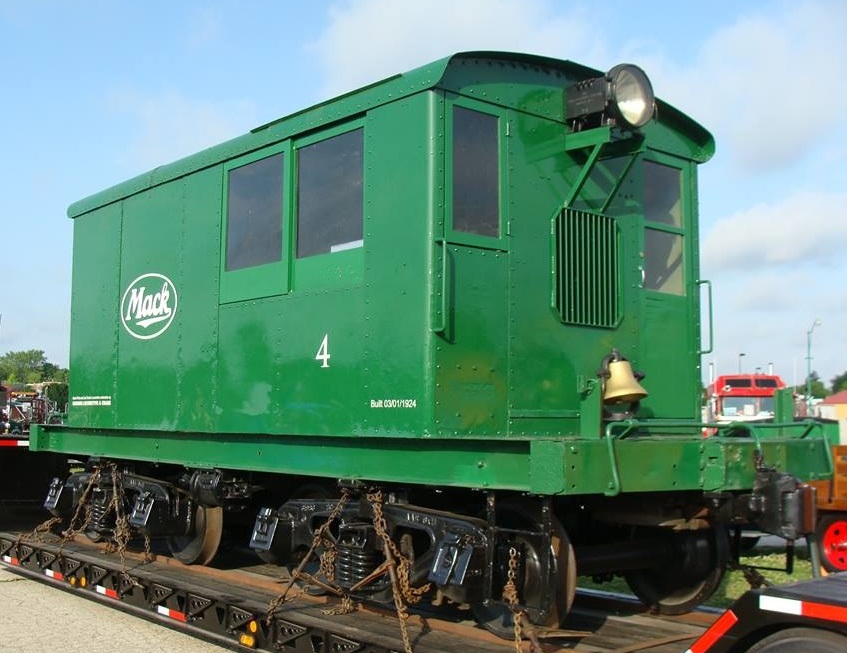 Mack #4 -a.jpg